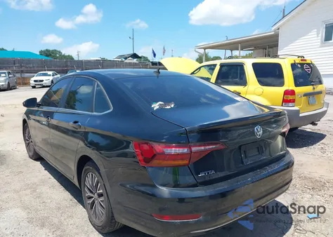 2019 Volkswagen Jetta 1.4T R-Line/1.4T S/1.4T Se z USA, uszkodzony, nr VIN 3VWC57BU1KM132947